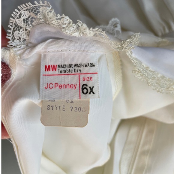 Vintage JCPenney 1st Communion Dress with Veil, Lace Trim, Long Sleeve, Size 6X - Picture 6 of 12